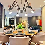Tres Quartos, Gigante E Confortavel Prox Hard Rock By Urooms